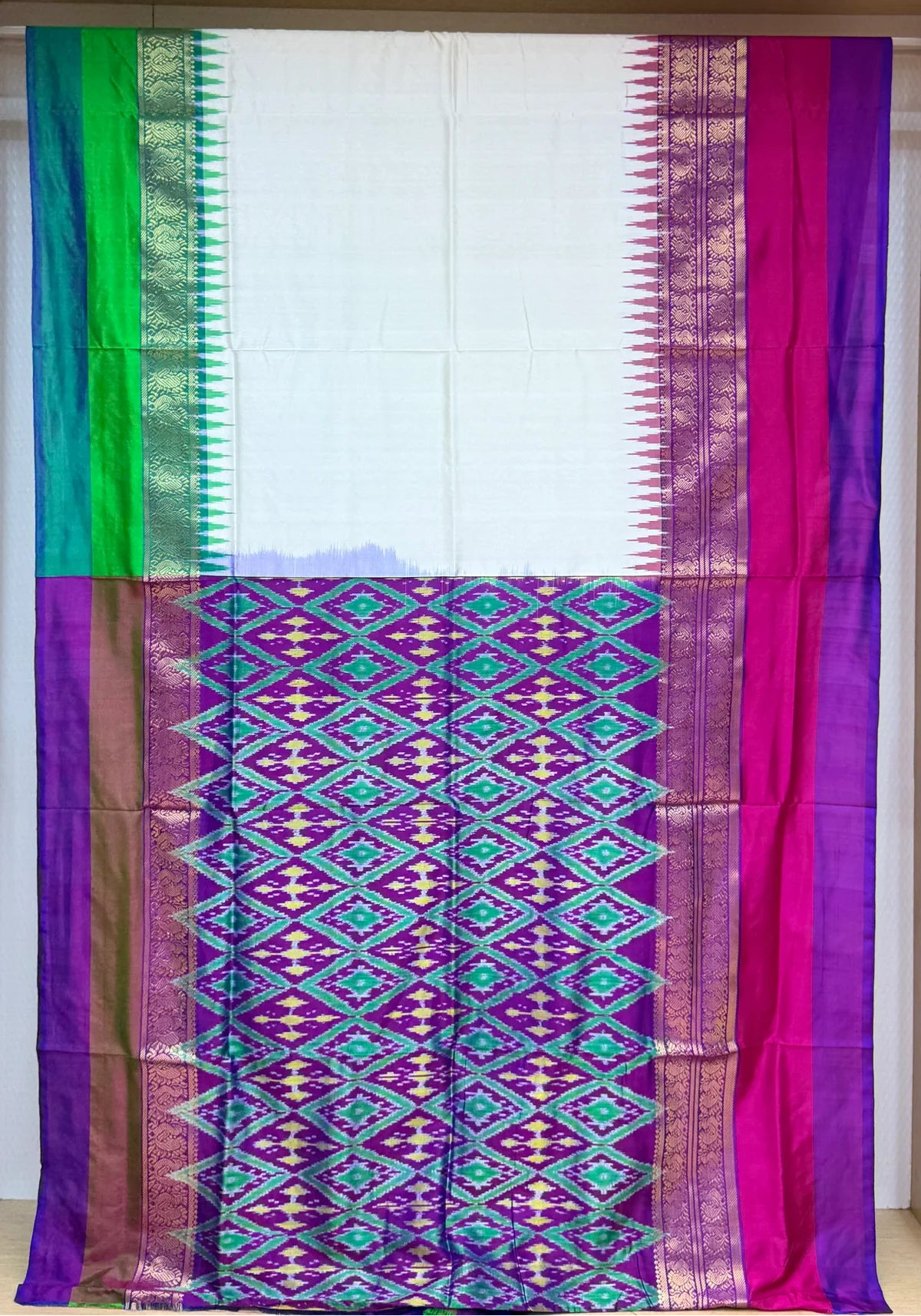 Pochampally Ikkat Ganga-jamuna desgin